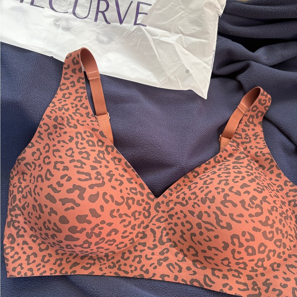 Chic Leopard Print Wireless Push-Up Bra - image 2